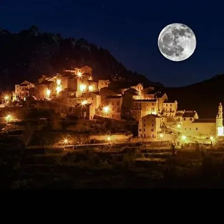 E Scuace *